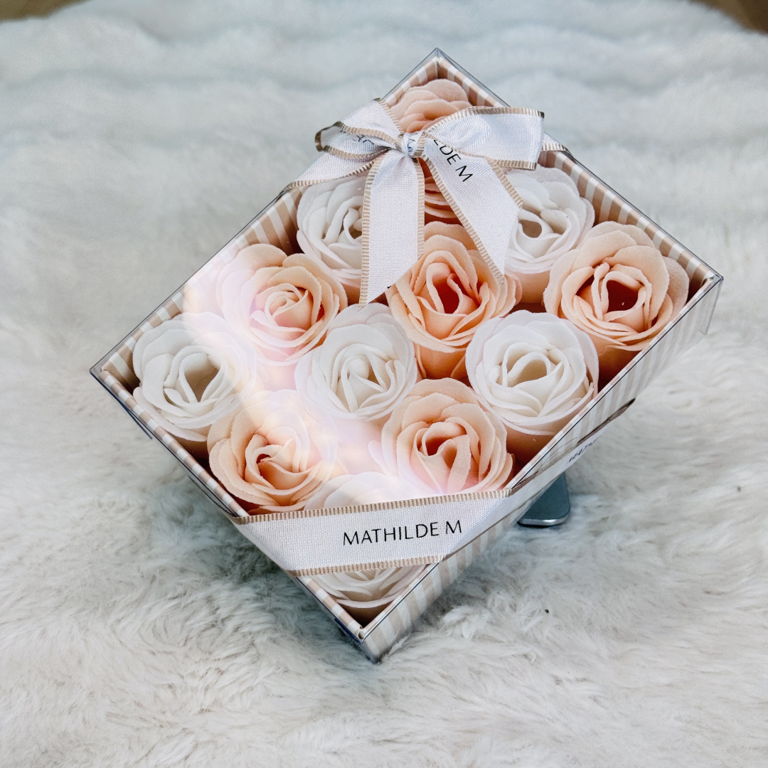 Coffret de 12 roses en feuilles de savon