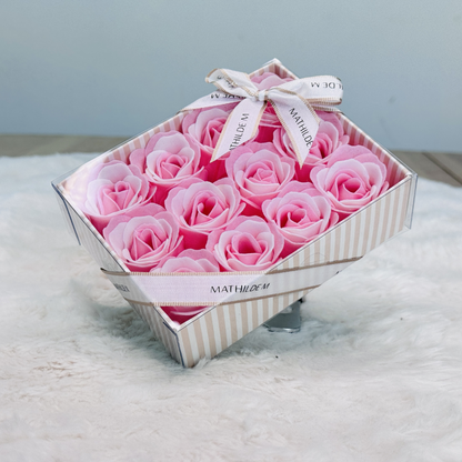 Coffret de 12 roses en feuilles de savon