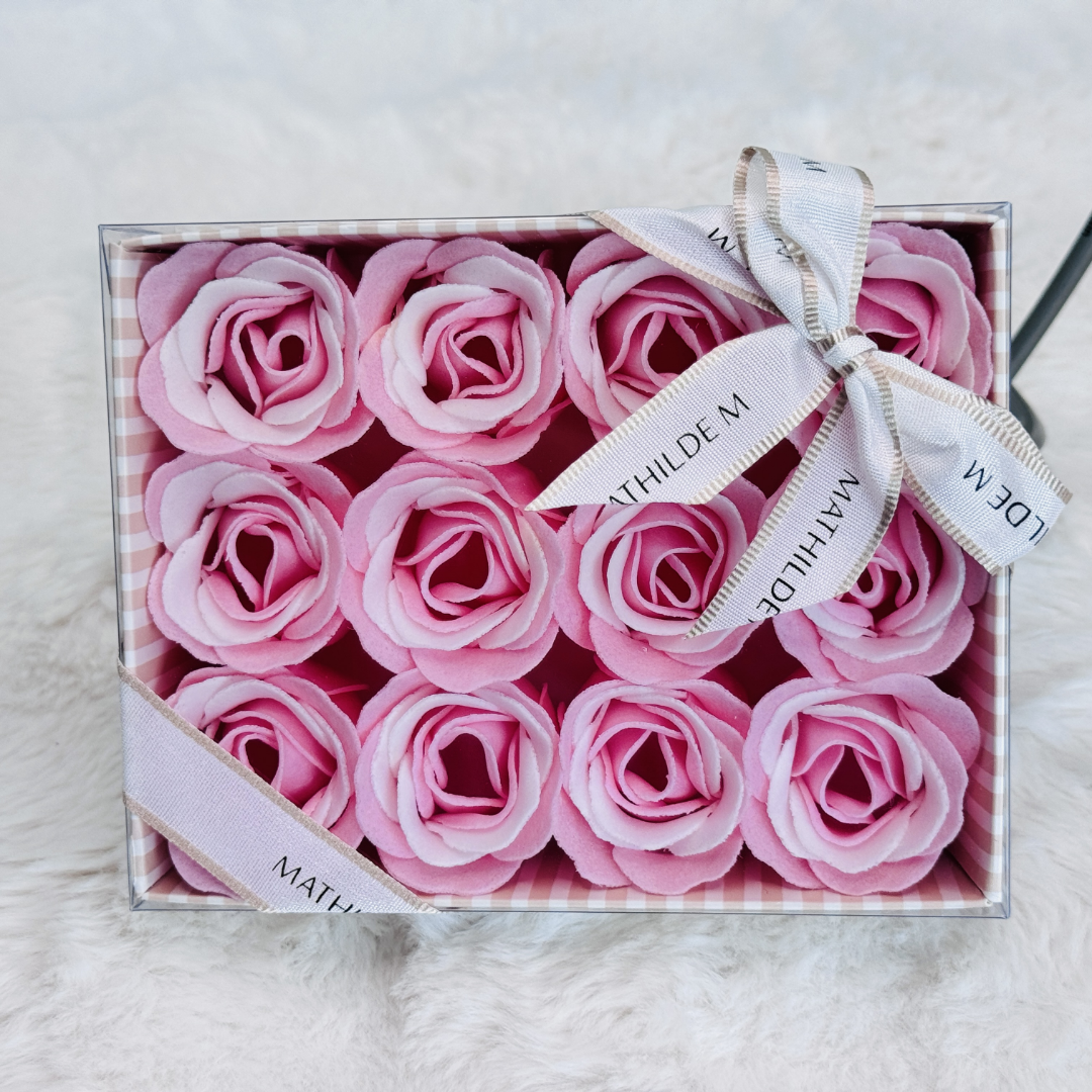 Coffret de 12 roses en feuilles de savon