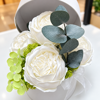 Pivoine avec boite à chapeau