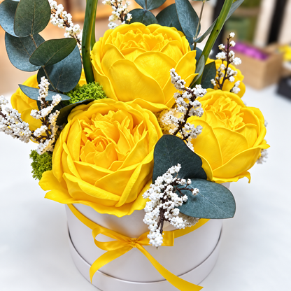 Pivoine avec boite à chapeau